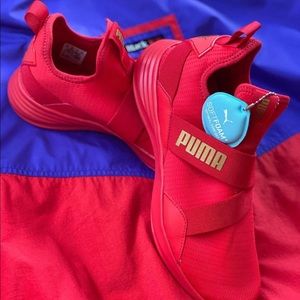 NEW! Pumas | Size 8